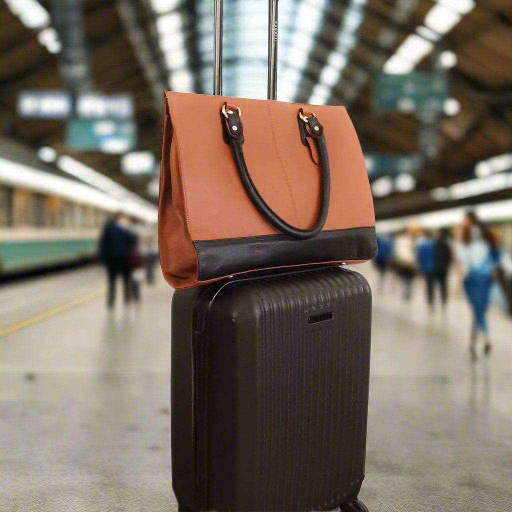 The Signature 17" Leather Laptop Bag, Brown - UrbanNest Co