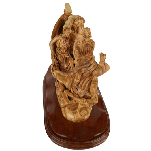Handgeschnitzte Bootsszene „Jesus stillt den Sturm“ – Exklusive Olivenholzskulptur aus Bethlehem (36 cm) - UrbanNest Co
