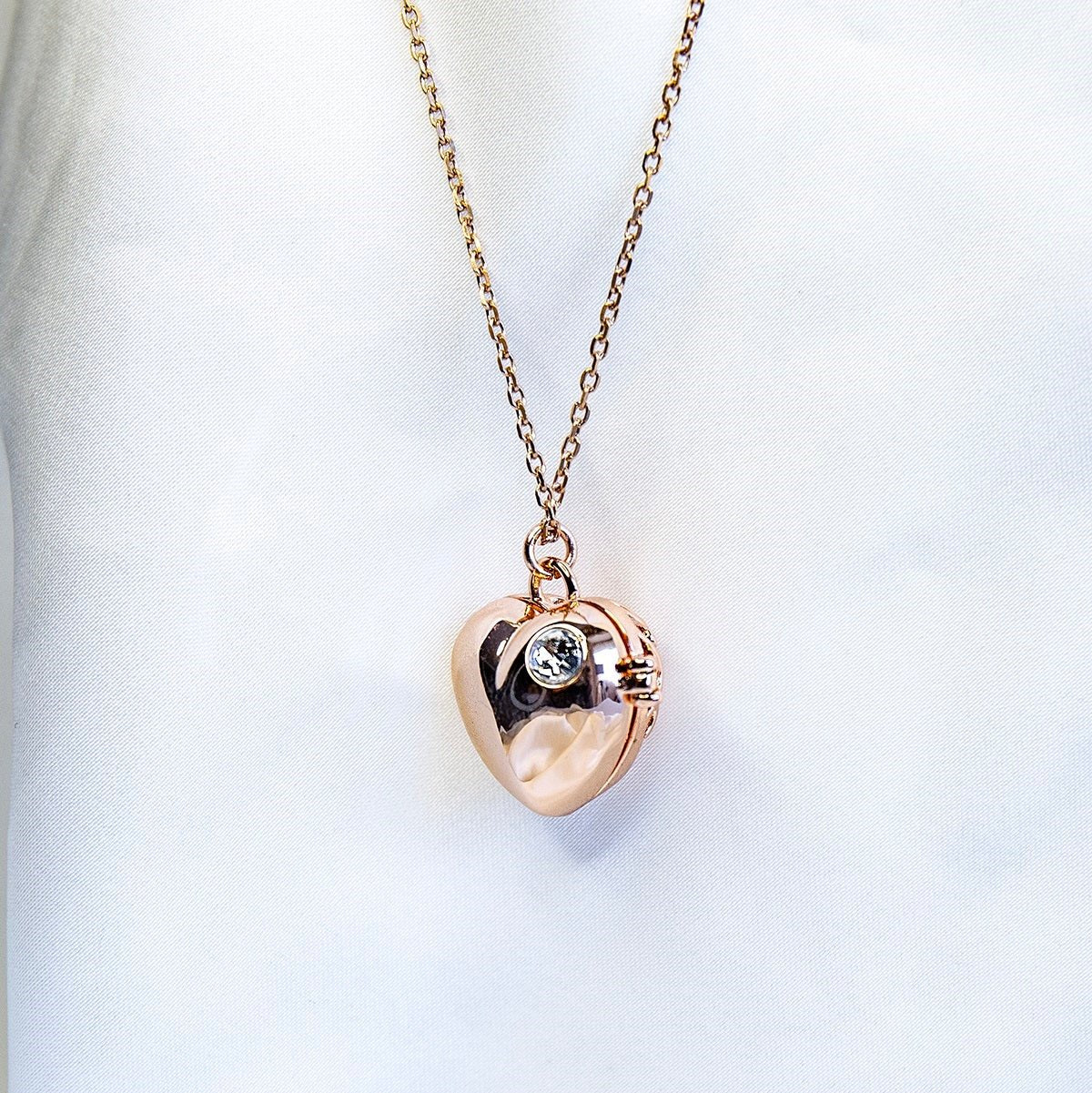 Love Heart Aroma Necklace | Energy & Healing | White Gold - Rose Gold | Love Gift - UrbanNest Co