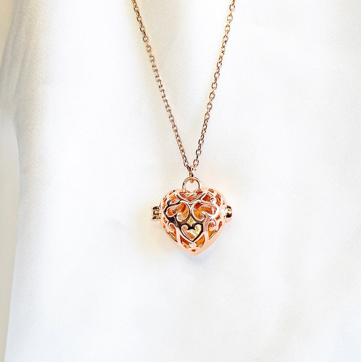 Love Heart Aroma Necklace | Energy & Healing | White Gold - Rose Gold | Love Gift - UrbanNest Co