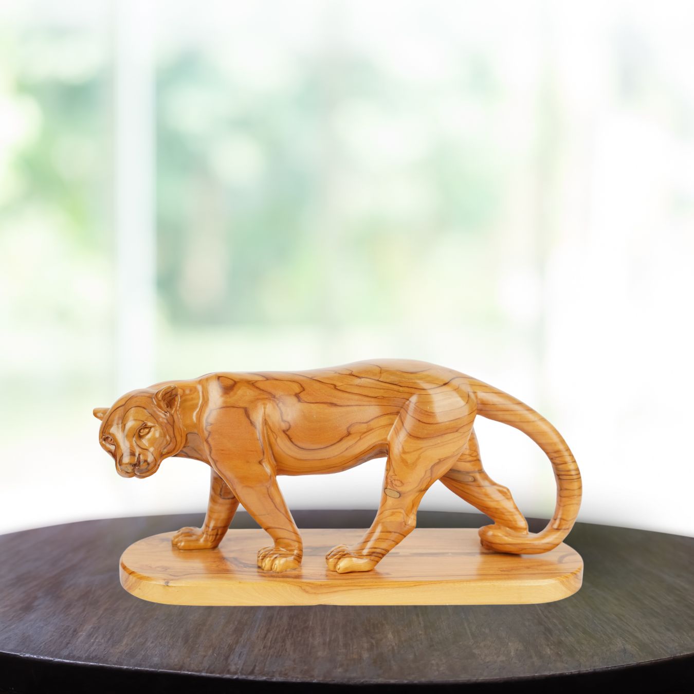 Handgeschnitzter Puma aus Olivenholz (groß) – Exklusive Holzskulptur aus Bethlehem (14x30 cm) - UrbanNest Co