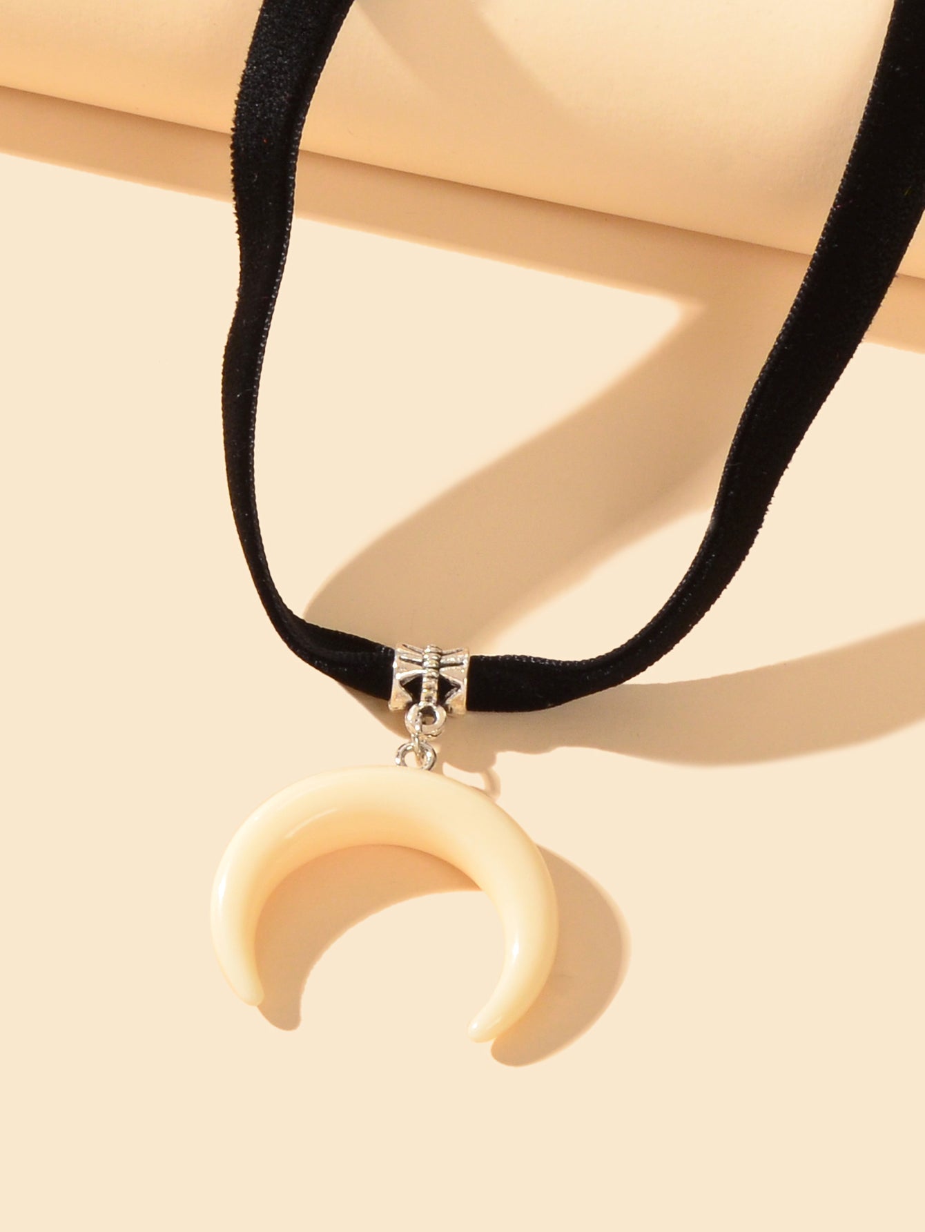 Black Velvet Choker Necklace Adjustable Retro Short Clavicle Ox Horn Jewellery - UrbanNest Co