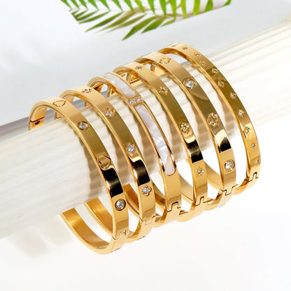 The 18K heart - shaped hexagram bracelet is suitable for women to wear daily - UrbanNest Co