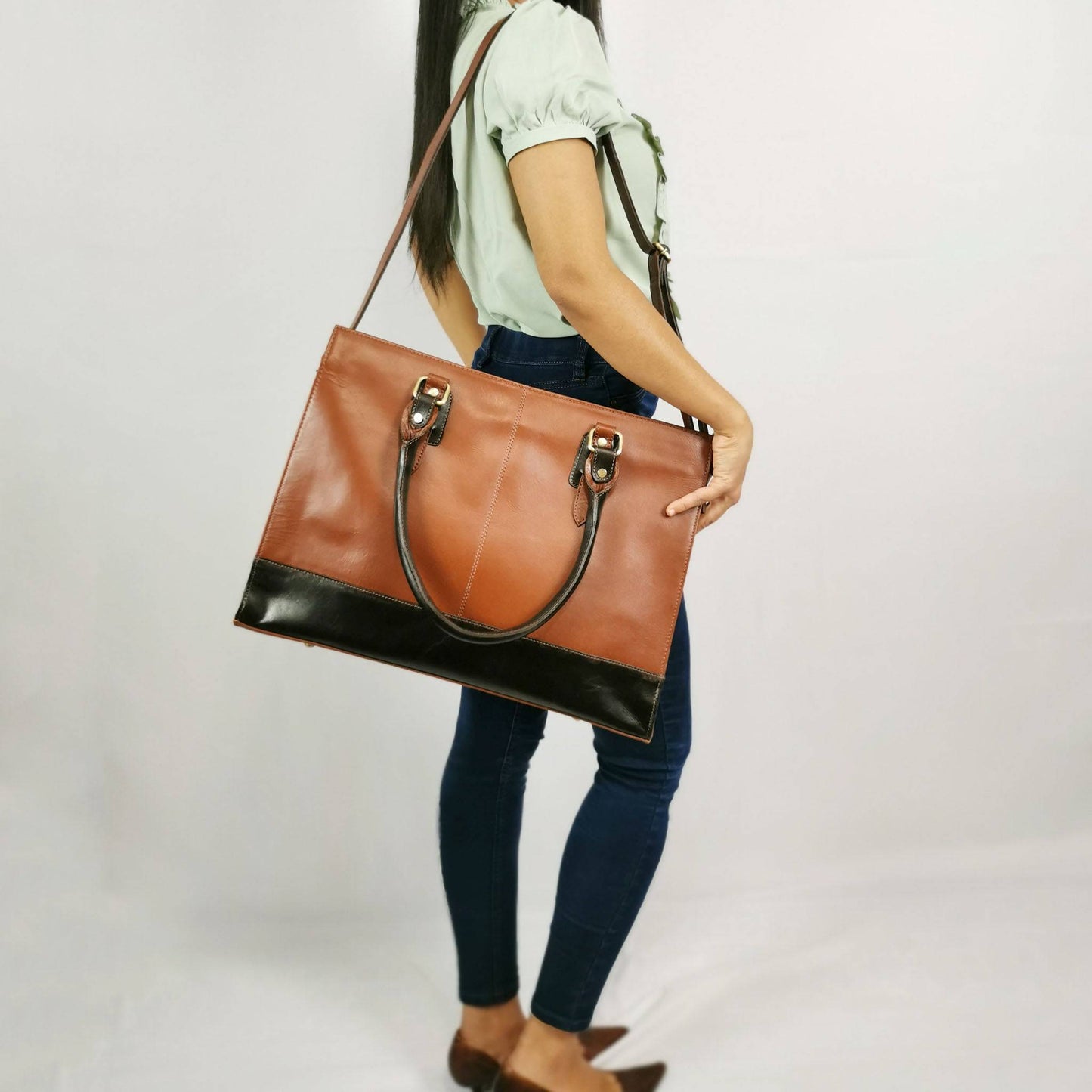 The Signature 17" Leather Laptop Bag, Brown - UrbanNest Co