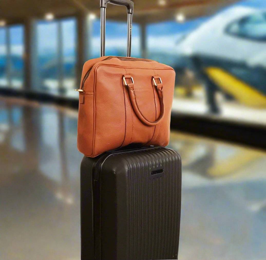 The Signature Messenger Bag Men Brown - UrbanNest Co