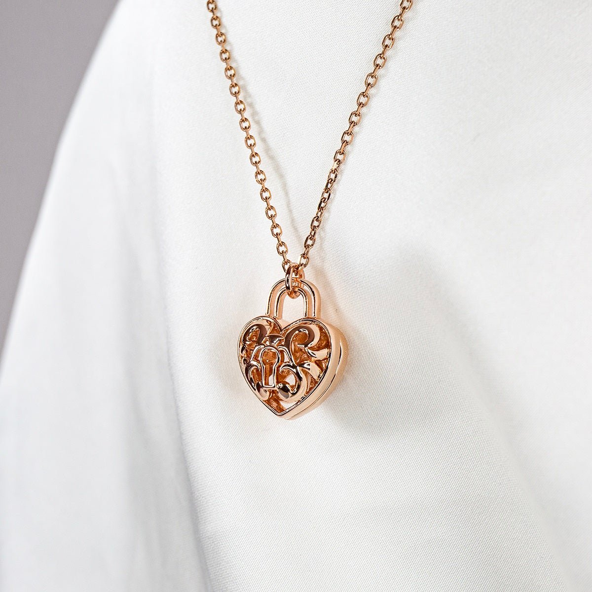 Heart Lock Aroma Necklace | Energy & Healing | Diffusing on the go | Love Gift - UrbanNest Co