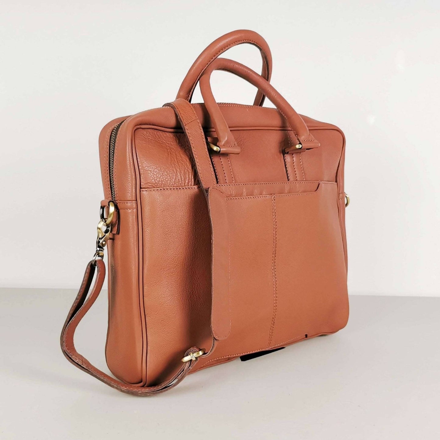The Signature Messenger Bag Men Brown - UrbanNest Co