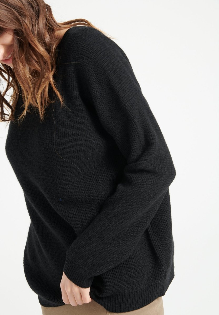 Pull col rond femme en cachemire noir - LILLY 25 - UrbanNest Co