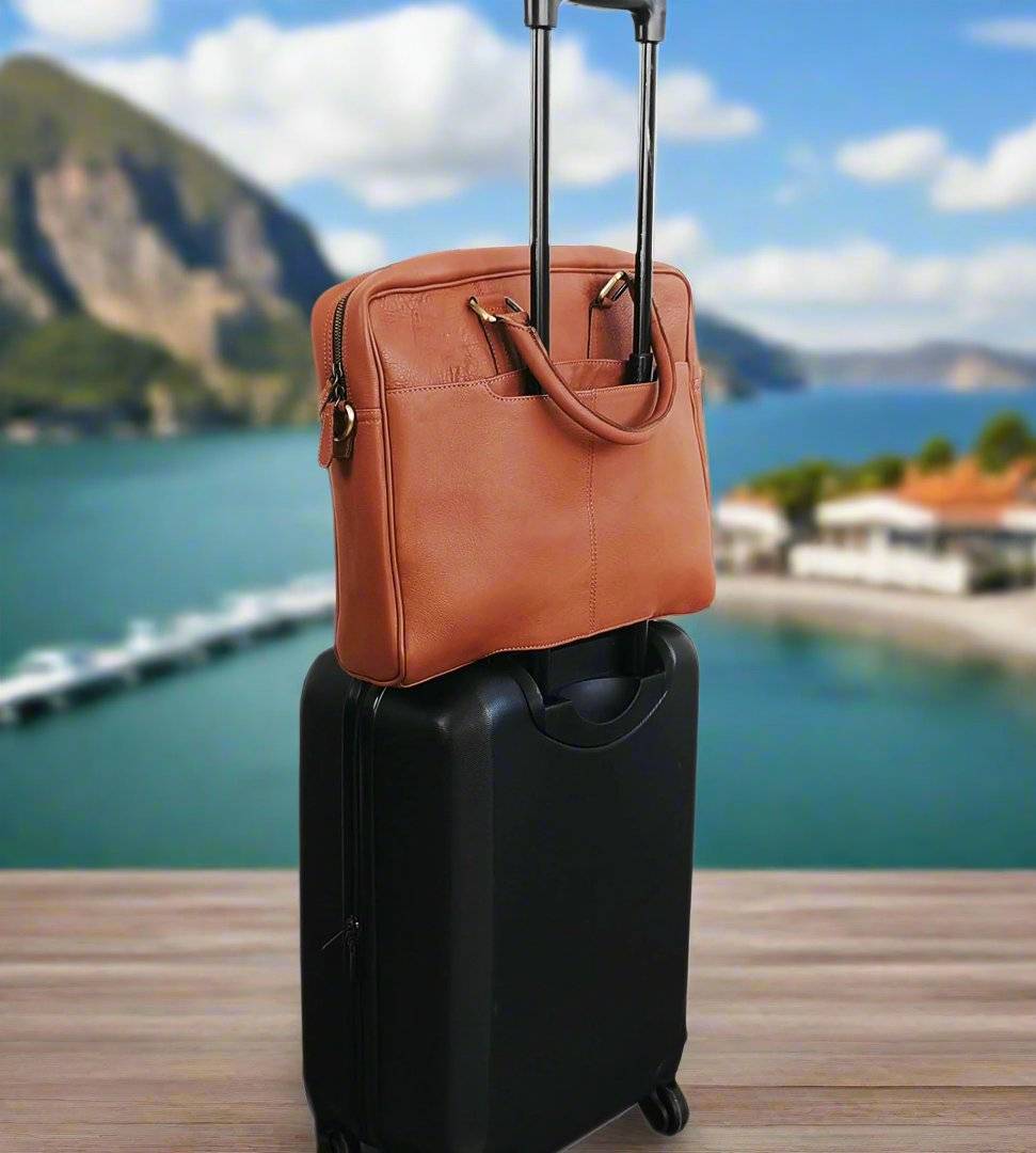 The Signature Messenger Bag Men Brown - UrbanNest Co