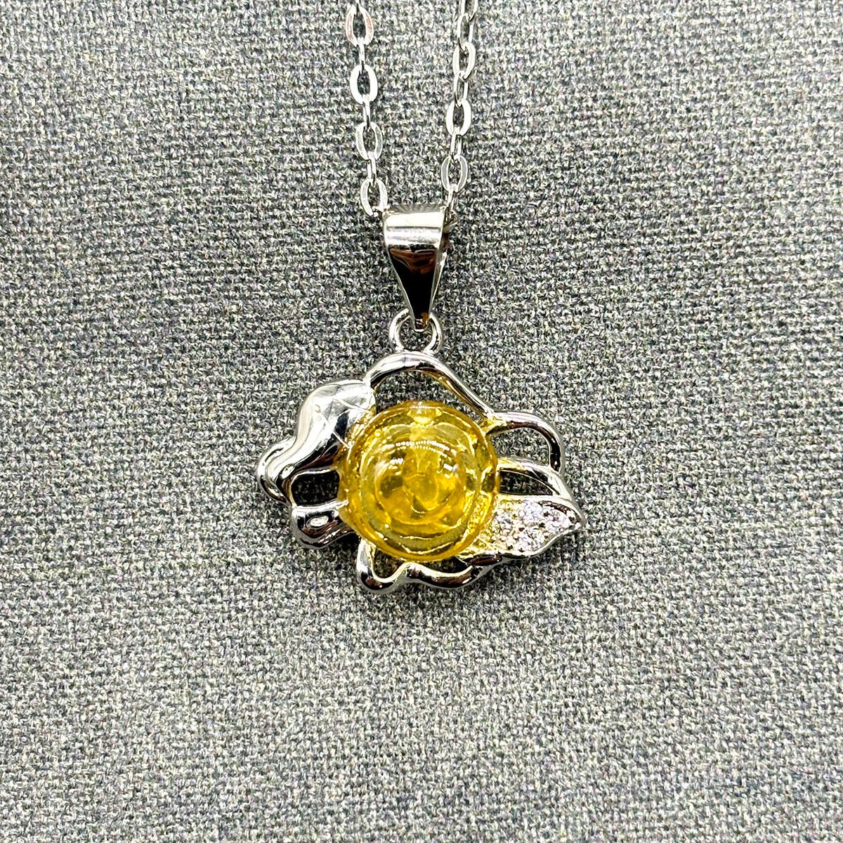 Sterling Silver Zodiac Aroma Necklace - Leo July - August | Perfect Birthday Gift | Energy & Healing | Diffuse on the go - UrbanNest Co