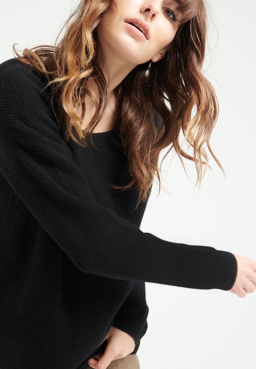Pull col rond femme en cachemire noir - LILLY 25 - UrbanNest Co