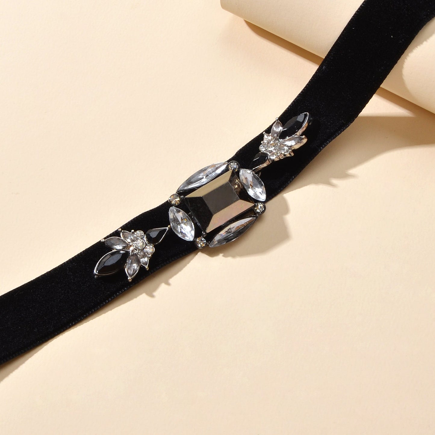 Retro Jewellery 90s Rhinestone Black Velvet Short Tattoo Choker Grunge Necklace - UrbanNest Co