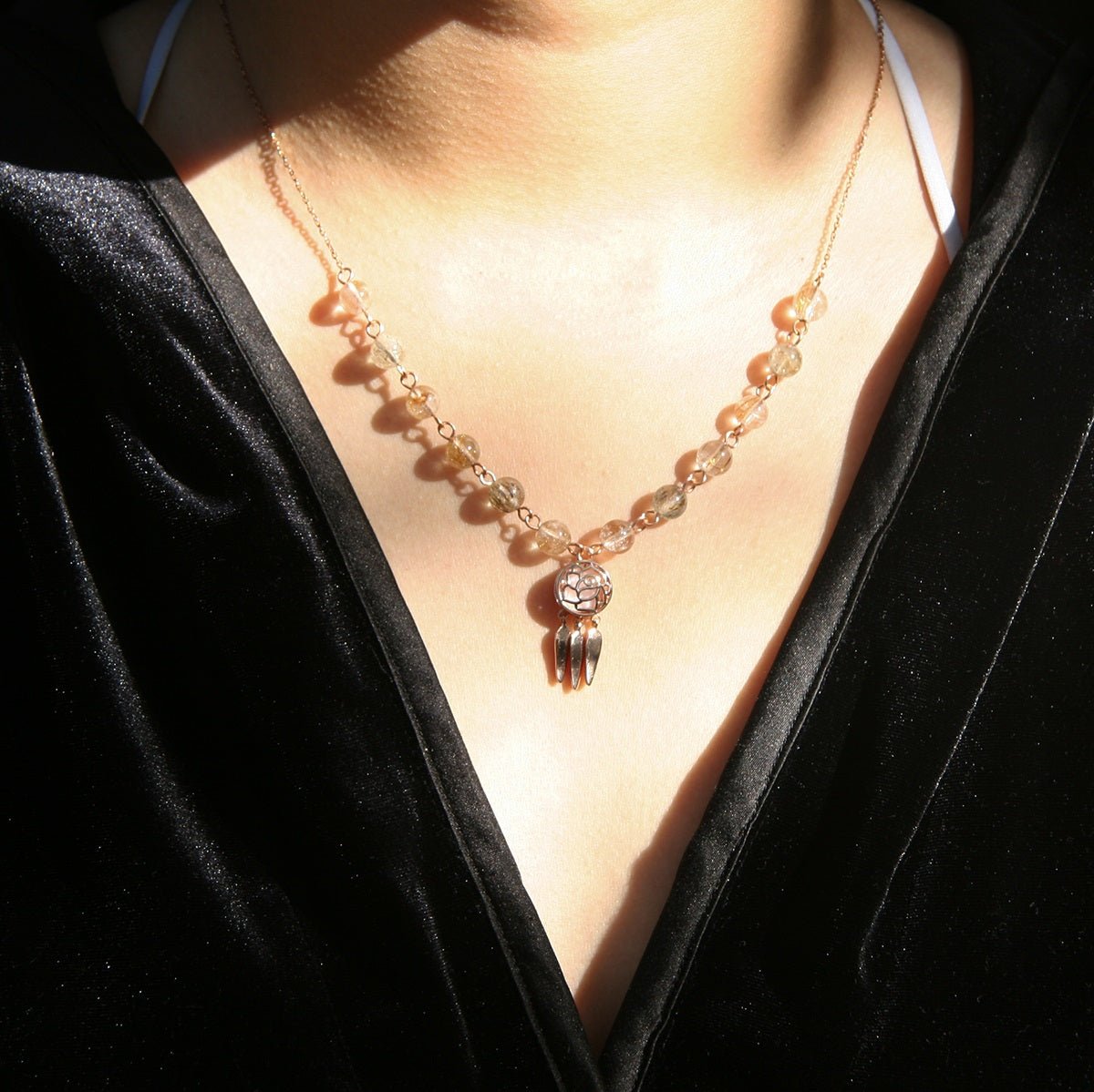 Rose Aroma Necklace | Energy & Healing | Diffusing on the go - UrbanNest Co