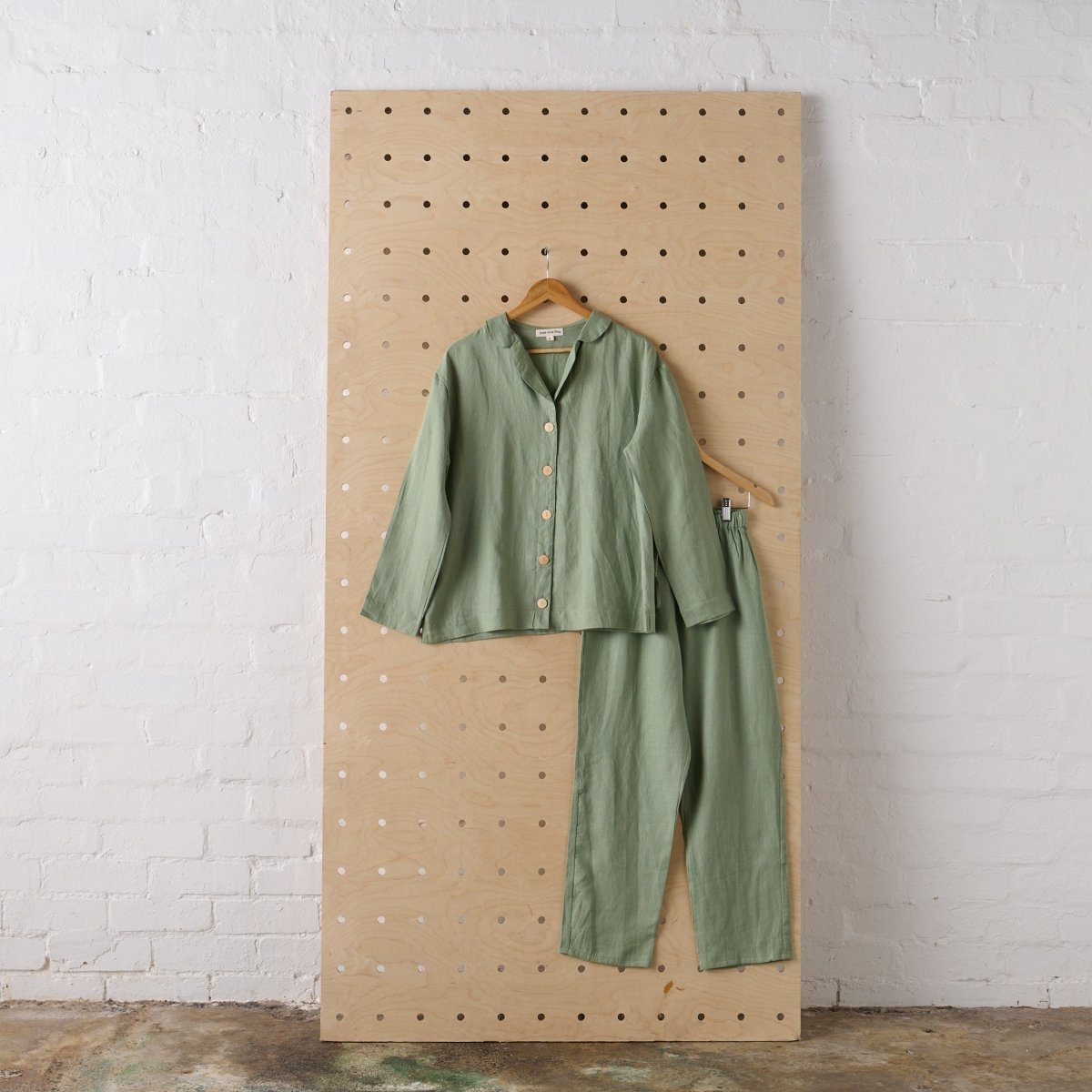 Linen Pyjama - Classic Set in Pistachio - UrbanNest Co