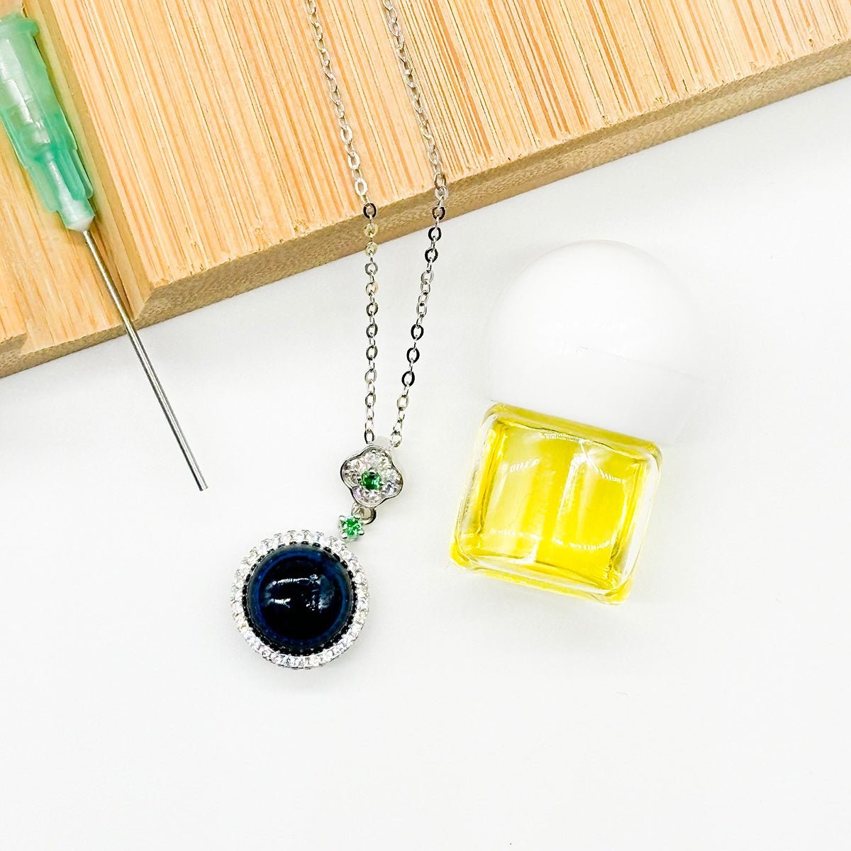 Sterling Silver Crown Jewel Aroma Necklace - Navy | Energy & Healing | Diffuse on the go - UrbanNest Co