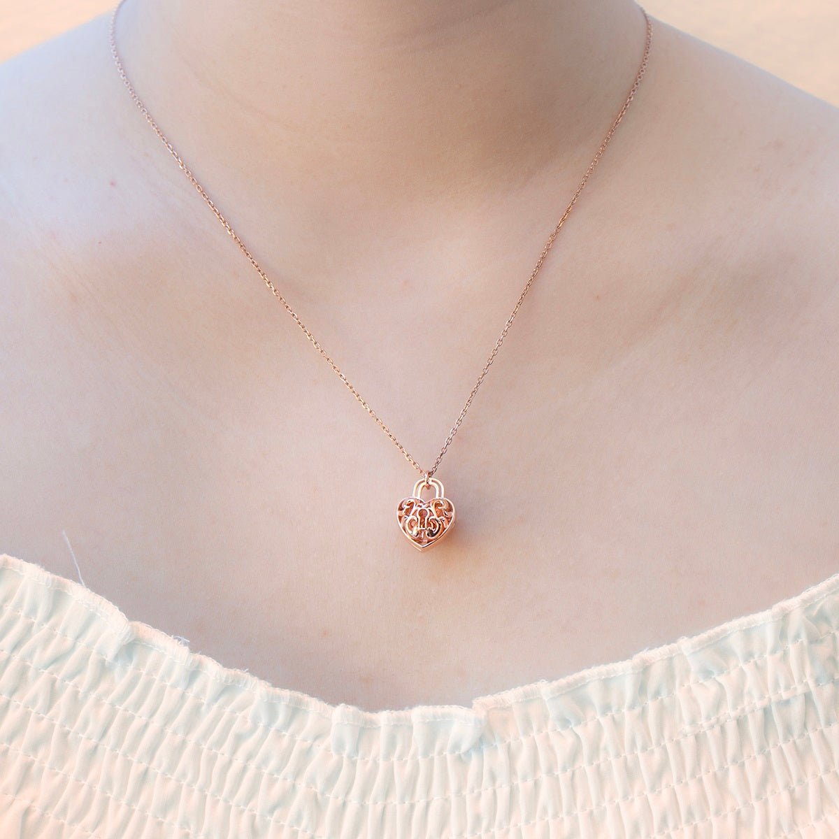 Heart Lock Aroma Necklace | Energy & Healing | Diffusing on the go | Love Gift - UrbanNest Co