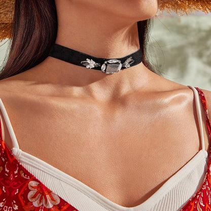 Retro Jewellery 90s Rhinestone Black Velvet Short Tattoo Choker Grunge Necklace - UrbanNest Co