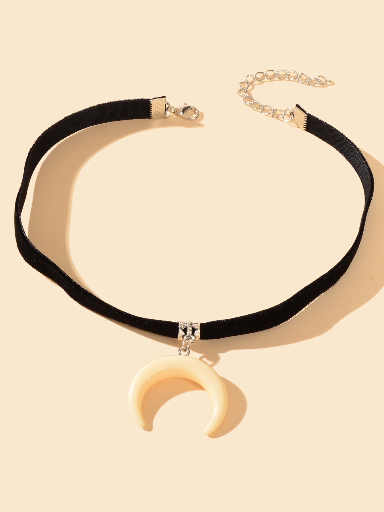 Black Velvet Choker Necklace Adjustable Retro Short Clavicle Ox Horn Jewellery - UrbanNest Co
