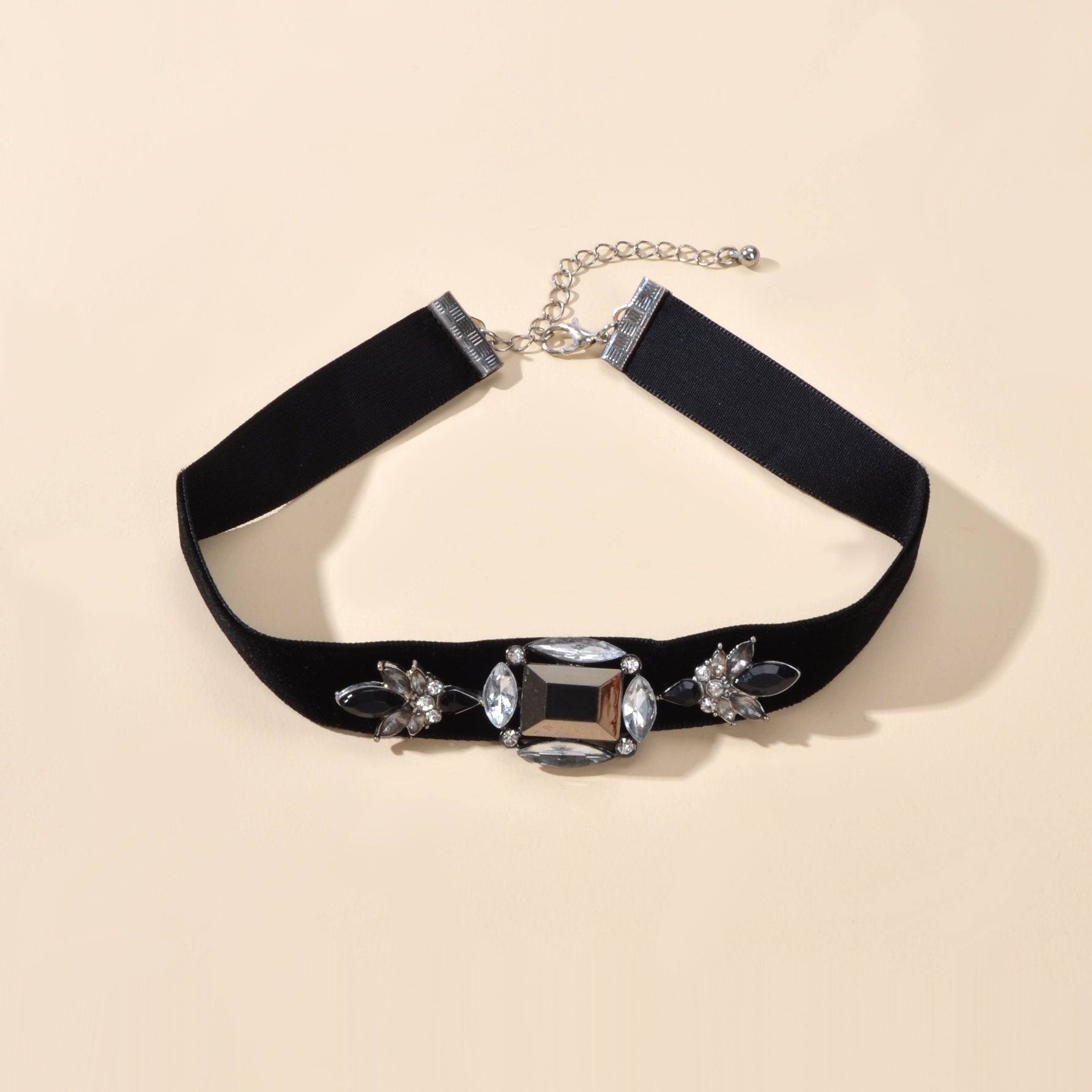 Retro Jewellery 90s Rhinestone Black Velvet Short Tattoo Choker Grunge Necklace - UrbanNest Co