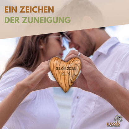 Olivenholz Herz Handschmeichler | Glücksbringer Geschenk Hochzeit, Valentinstag, Geburtstag - UrbanNest Co