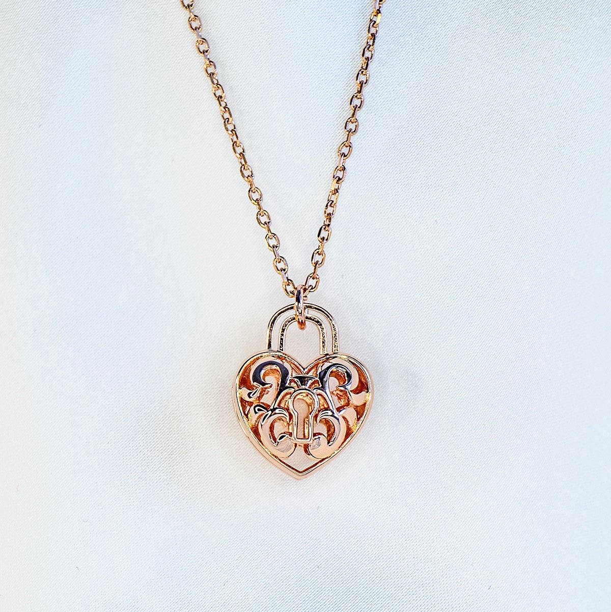 Heart Lock Aroma Necklace | Energy & Healing | Diffusing on the go | Love Gift - UrbanNest Co