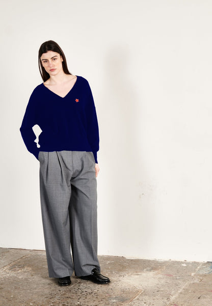 Pull col V femme en cachemire bleu marine - HANA 1 - UrbanNest Co